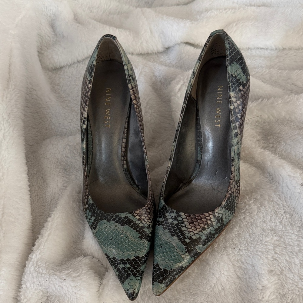 Nine West Teal and Black Snakeskin Heels